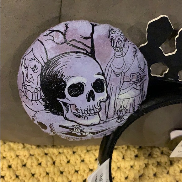 Disney Haunted Mansion Graveyard Ears - Picture 3 of 7